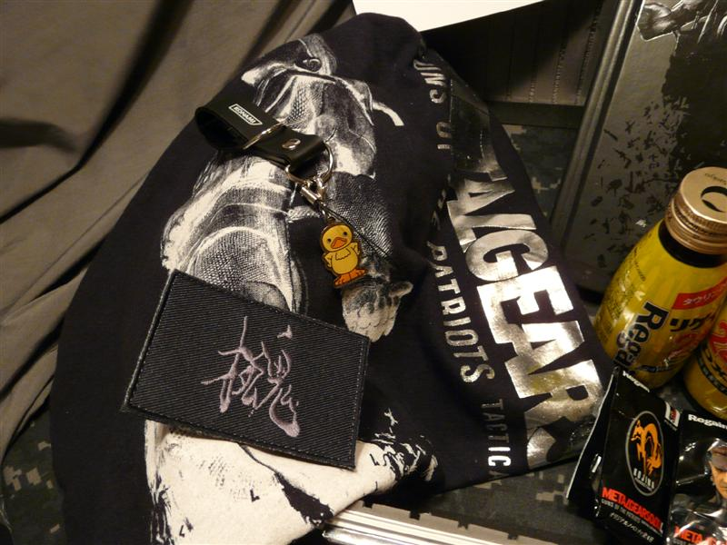 Illustration for article titled Custom Metal Gear Solid 4 PS3 Is Full Of Awesome Substance